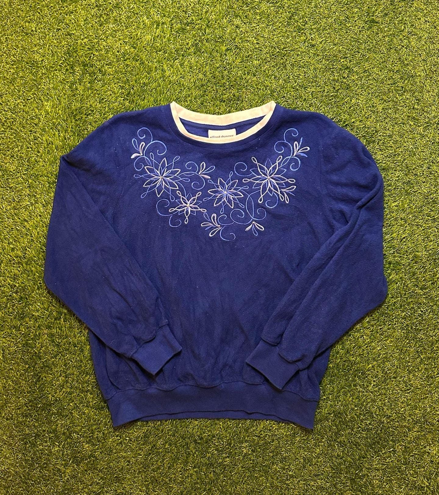 Vintage 1990s Alfred Dunner Embroidered Sweatshirt Blue 2