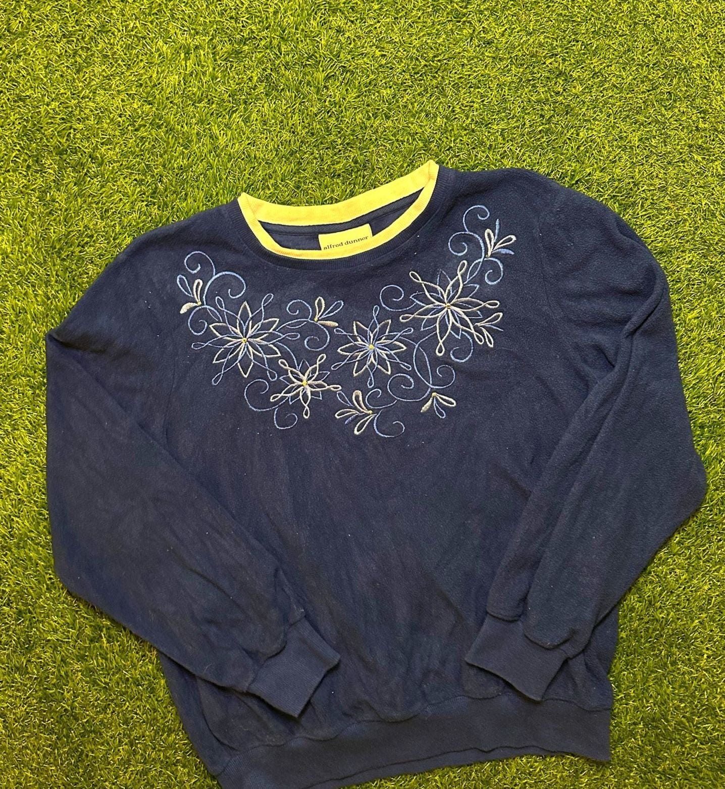 Vintage 1990s Alfred Dunner Embroidered Sweatshirt Blue 3