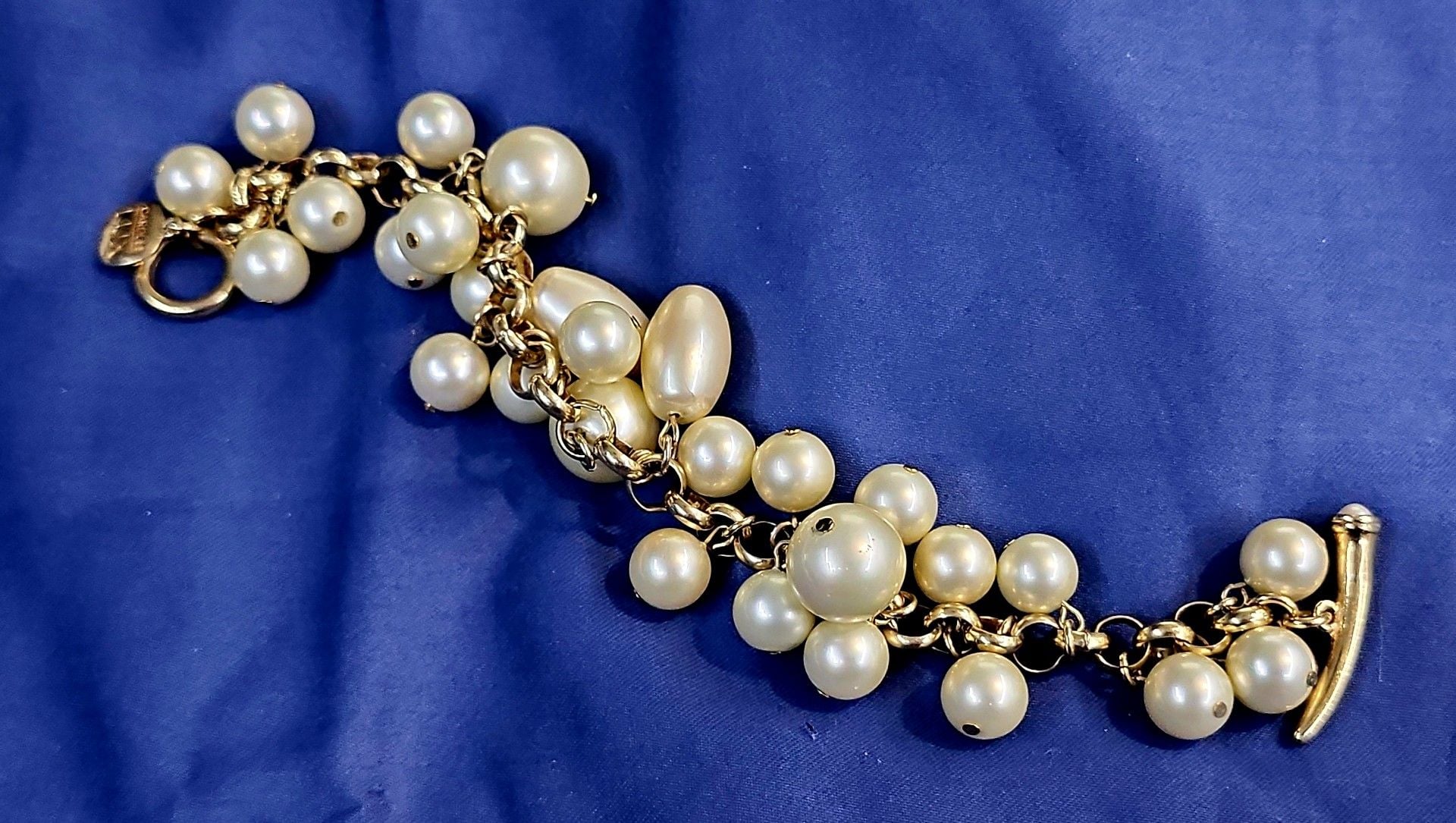Carolee Lux Faux Pearl Gold Tone Toggle Charm Bracelet 2