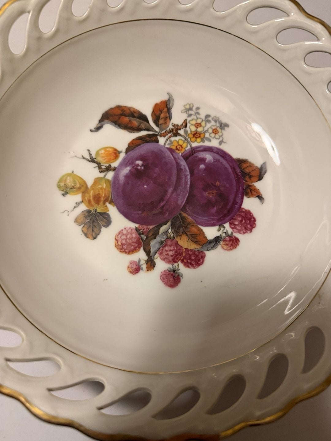 Vintage Pierced Reticulated Fruit Bowl Plum Motif Gold Trim 4