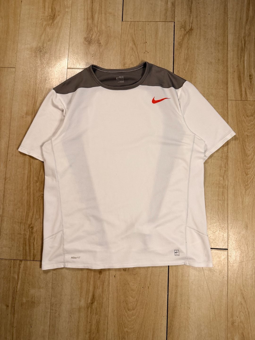 Nike Tennis Shirt Size XL White Grey 2