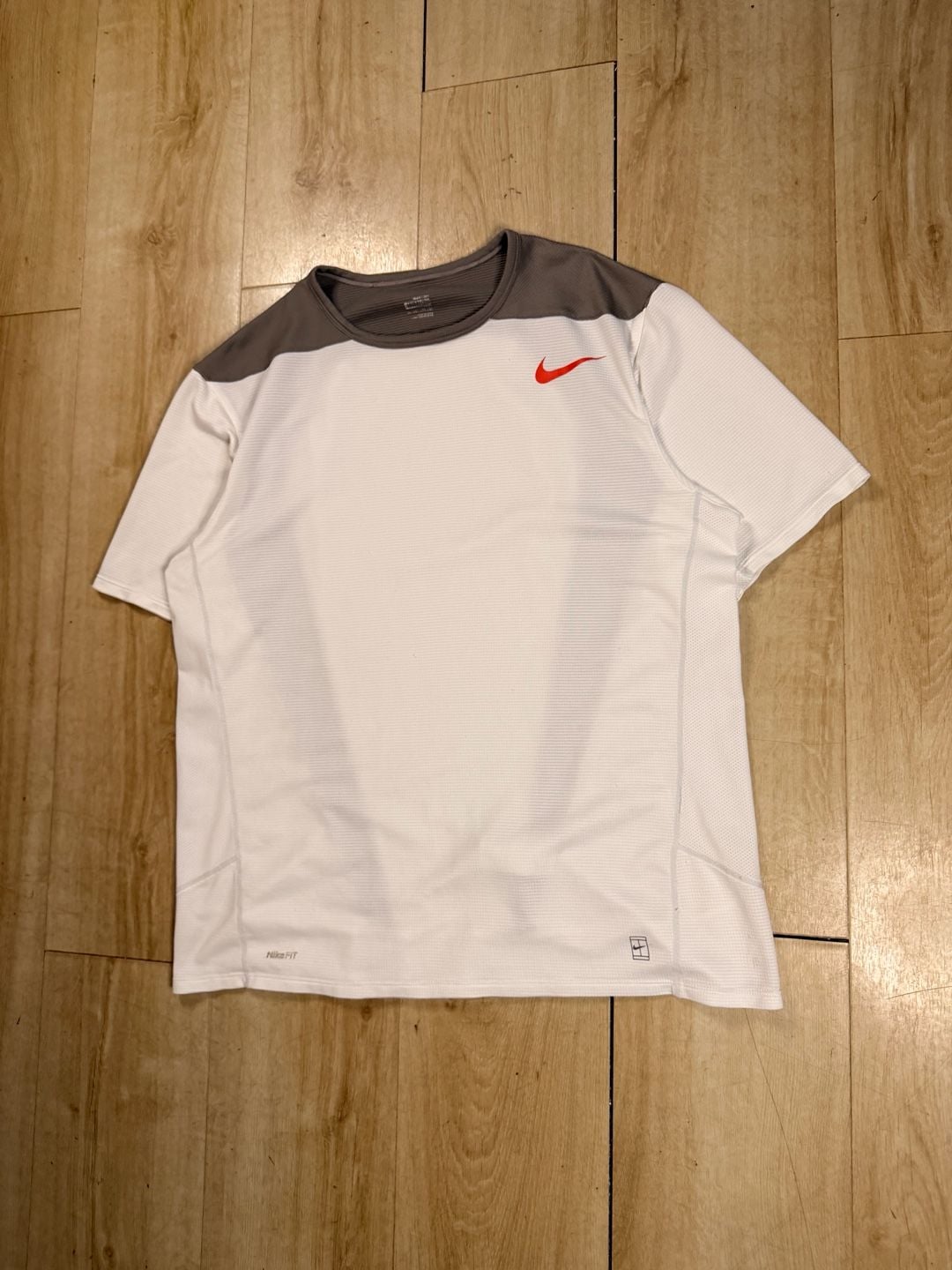 Nike Tennis Shirt Size XL White Grey 3