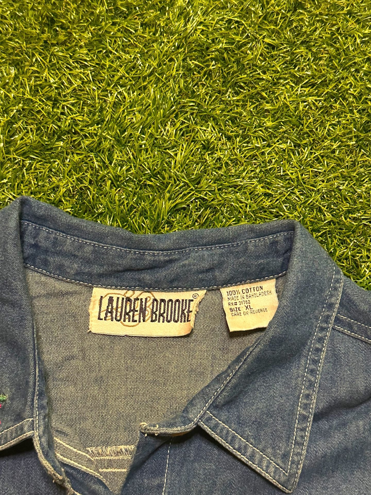 Vintage 1990s Lauren Brooke Embroidered Denim Shirt Size XL Blue 7