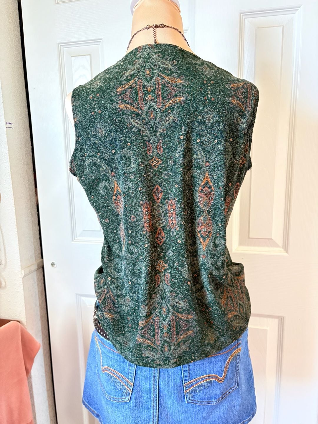 Vintage Y2K Early 2000s Green Paisley V-Neck Sleeveless Top 5