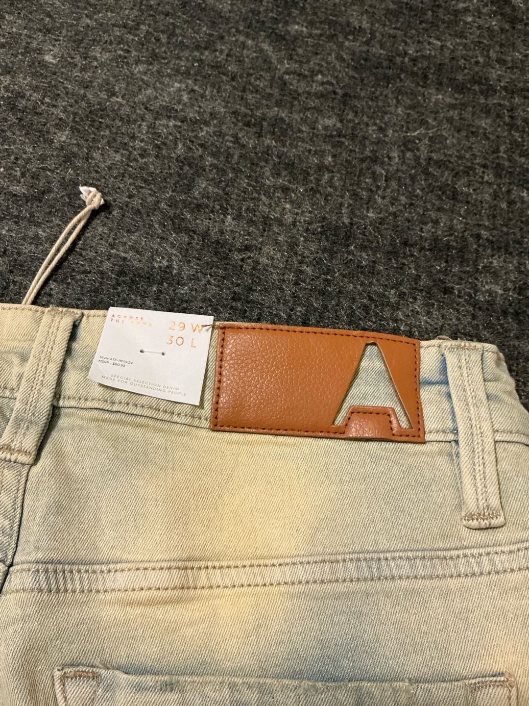 Across The Pond Denin Collection Slim Fit Jeans Mens Size 29x30 Light Wash  9