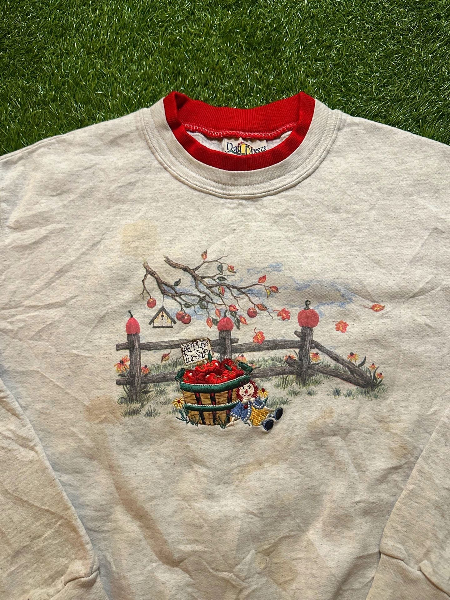 Vintage 1990s Day Breeze Apple Harvest Graphic Double Collar Sweatshirt. 4