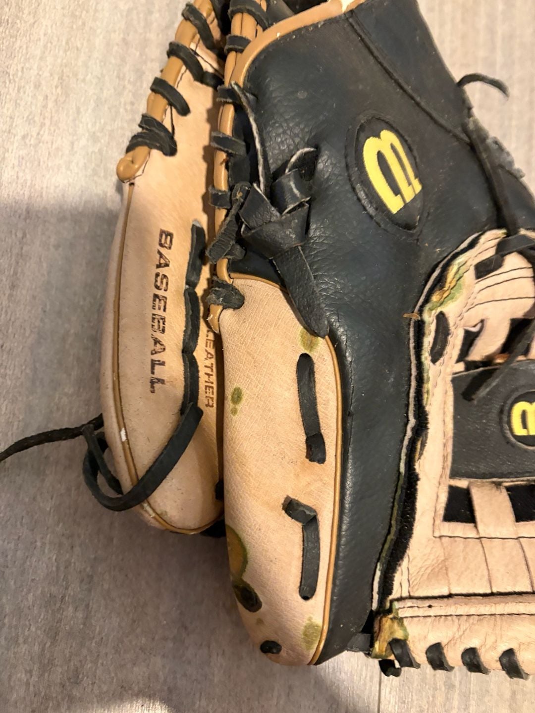 Wilson A2450 12" Baseball Glove 2