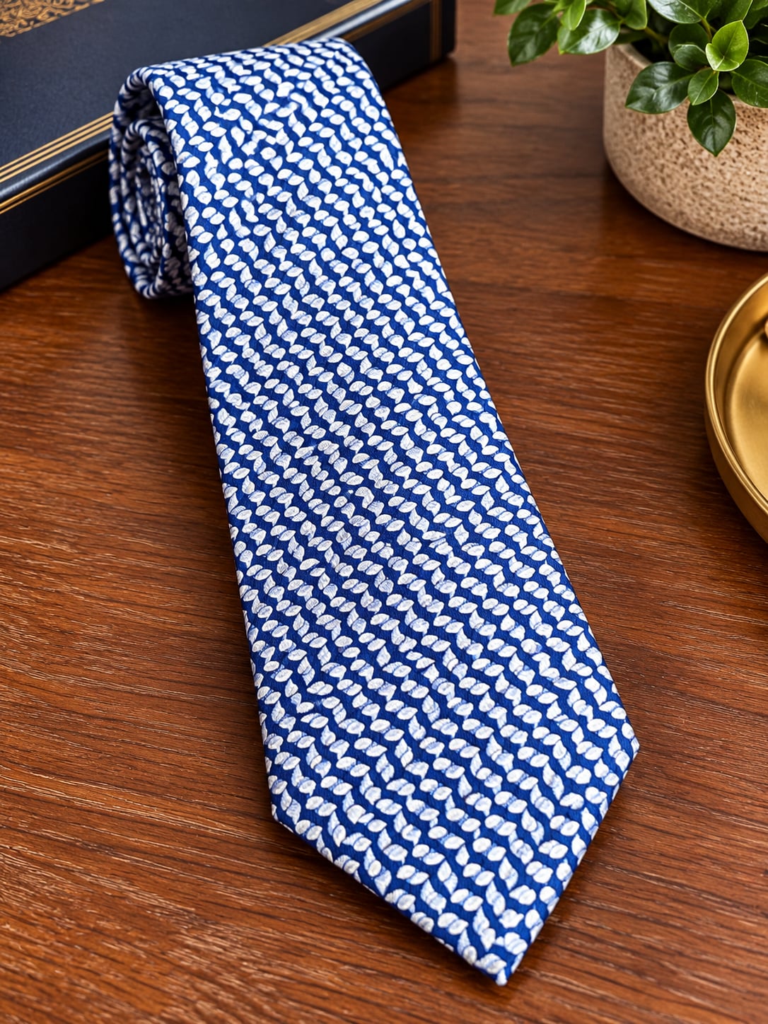 Vintage Thomas Pink 100% Silk Tie Navy Blue Ivory Leaf Pattern Made in Italy 1