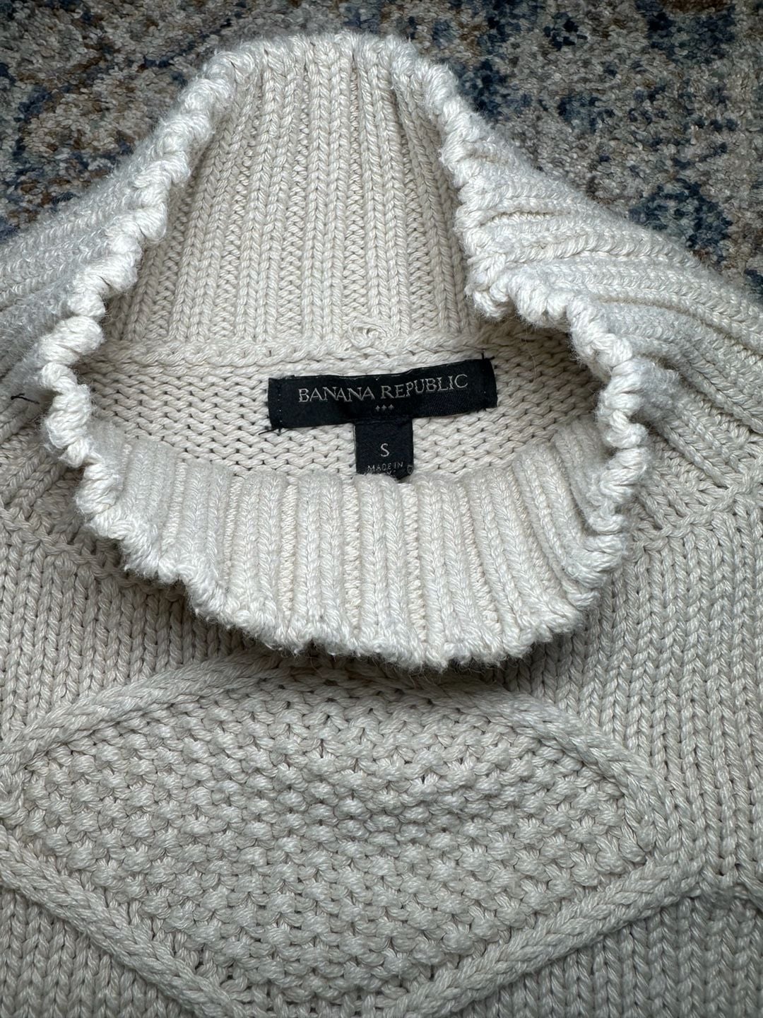 Banana Republic Mock Neck Cable Knit Sweater Size S Cream Button Cuffs 3