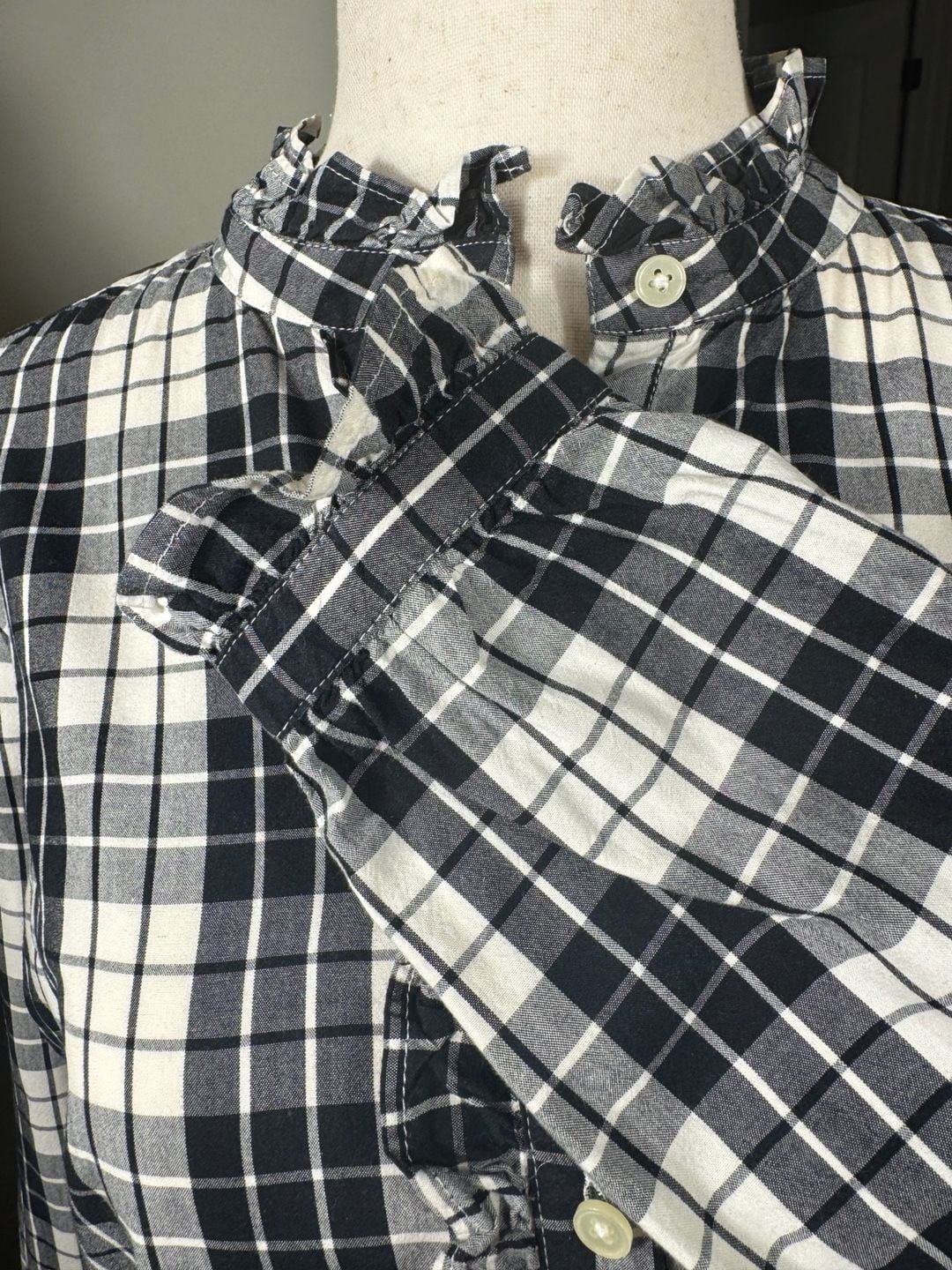 LOFT Ruffle Plaid Blouse Size S Black White Long Sleeve h1599 3