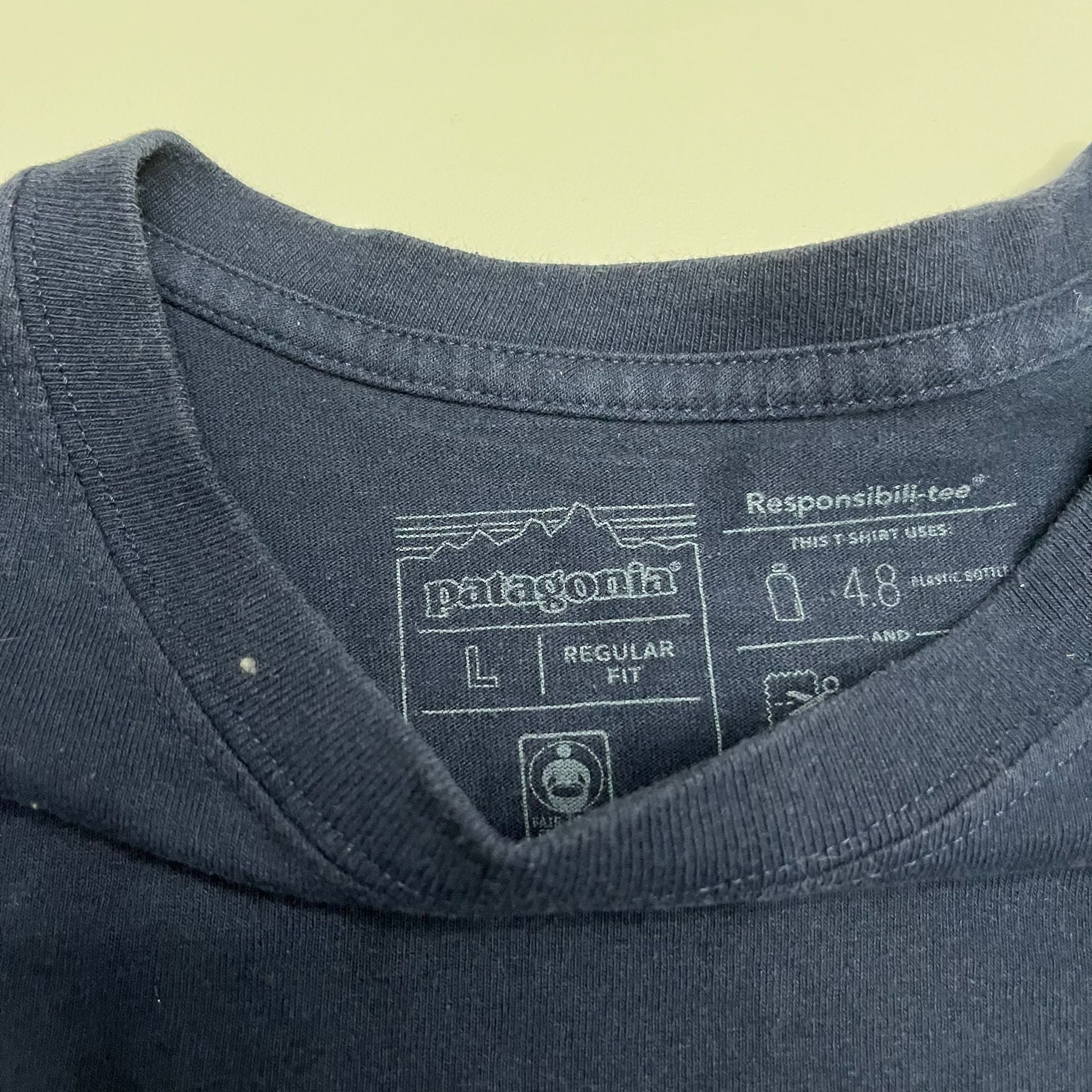 Patagonia Men's Navy Blue Long Sleeve Logo T-Shirt Regular Fit Size L 4