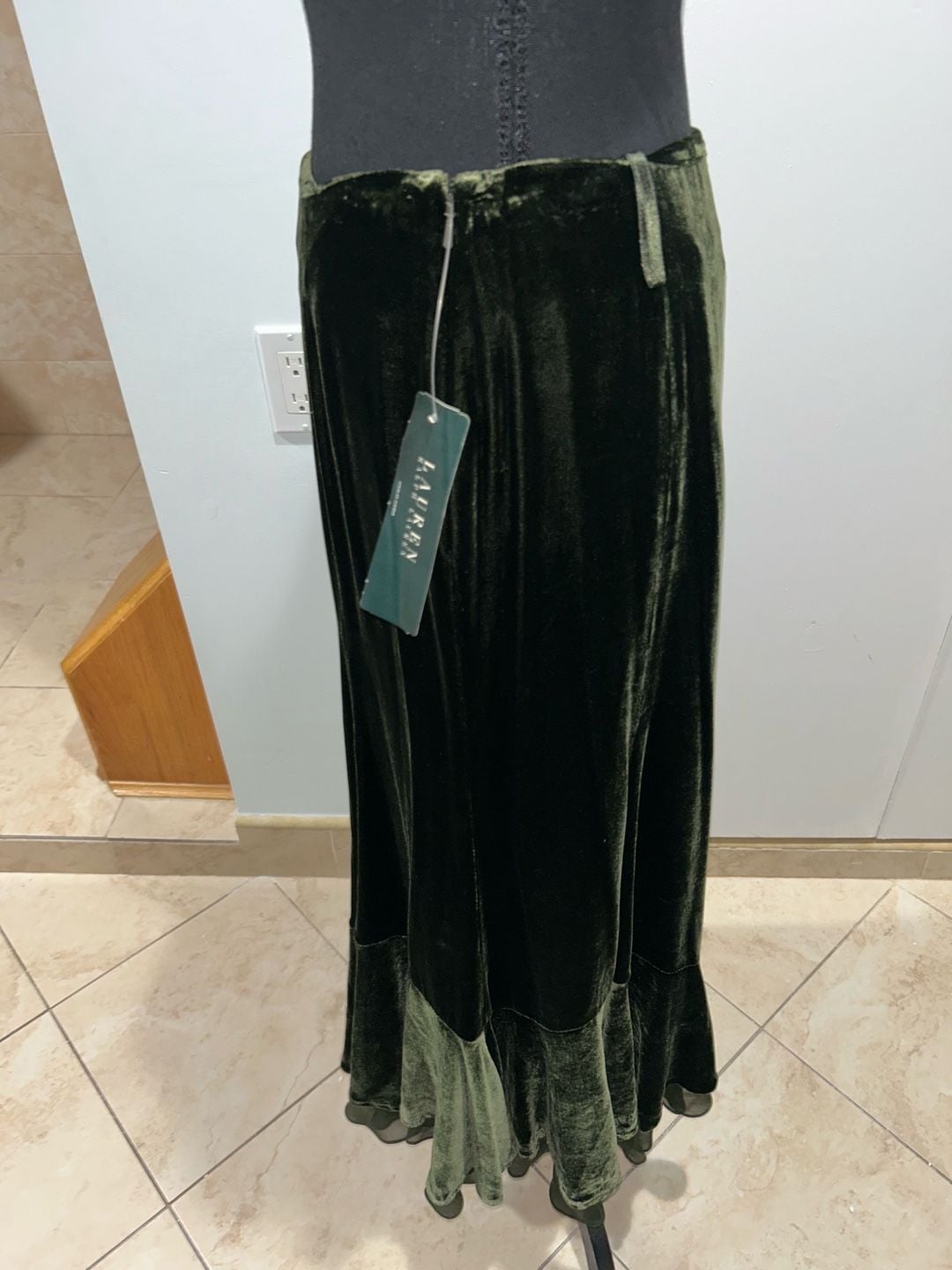 LAUREN Ralph Lauren Velvet Skirt Size 4 Green Long Mermaid 6