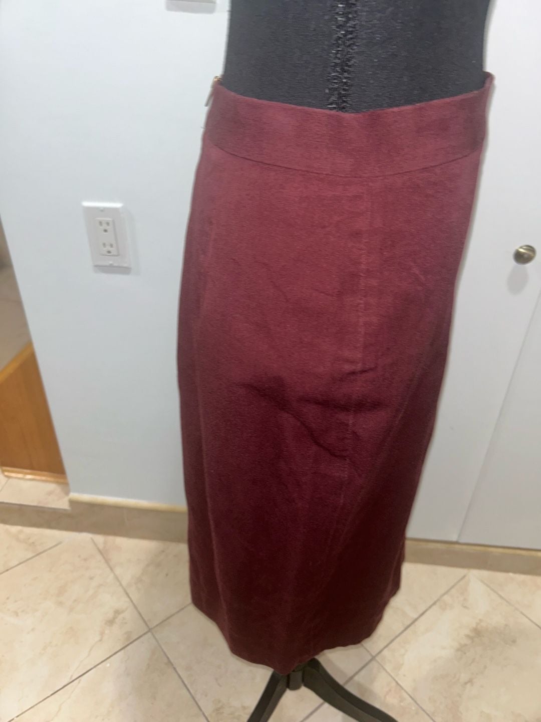 Banana Republic Pencil Skirt Size 8 Burgundy Faux Suede Midi 3