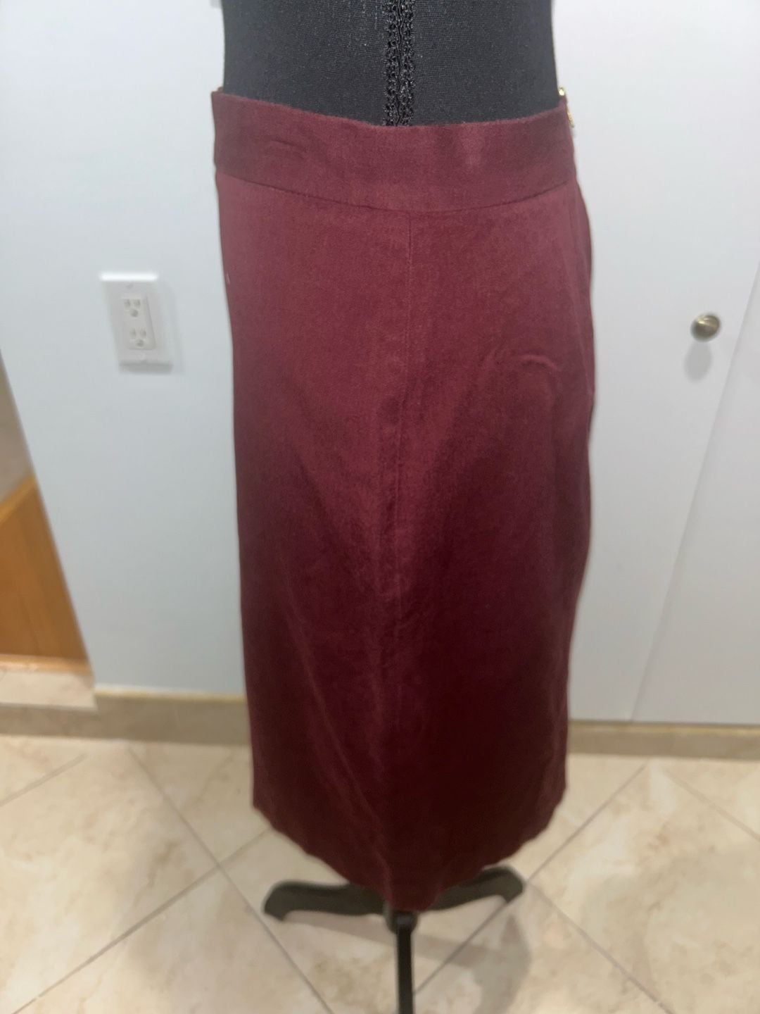 Banana Republic Pencil Skirt Size 8 Burgundy Faux Suede Midi 5