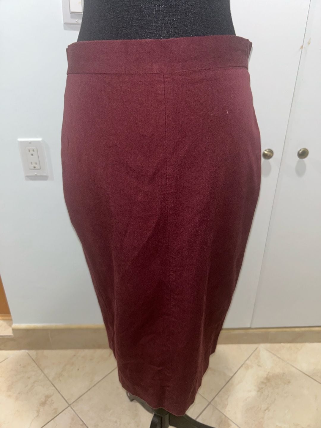 Banana Republic Pencil Skirt Size 8 Burgundy Faux Suede Midi 2