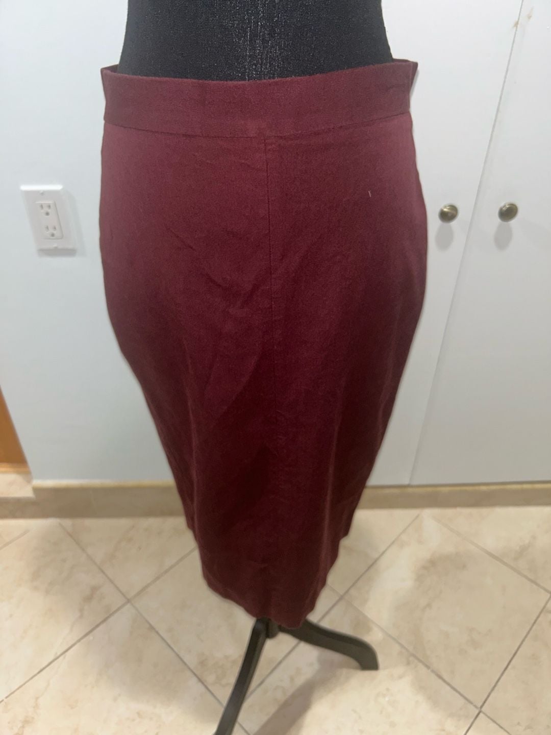 Banana Republic Pencil Skirt Size 8 Burgundy Faux Suede Midi 6