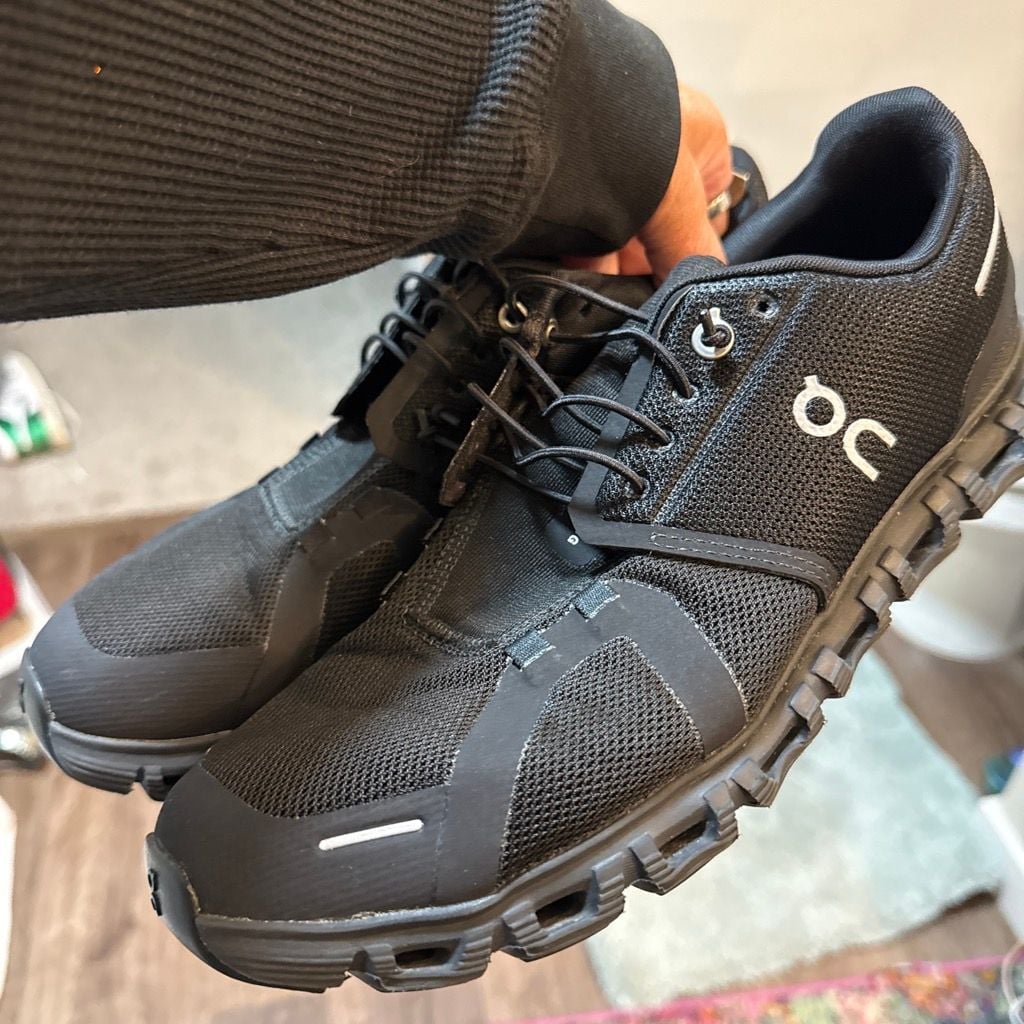On Running Cloud 5 Shoes Black 9.5 2