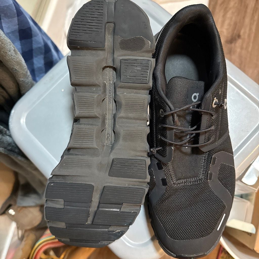 On Running Cloud 5 Shoes Black 9.5 3
