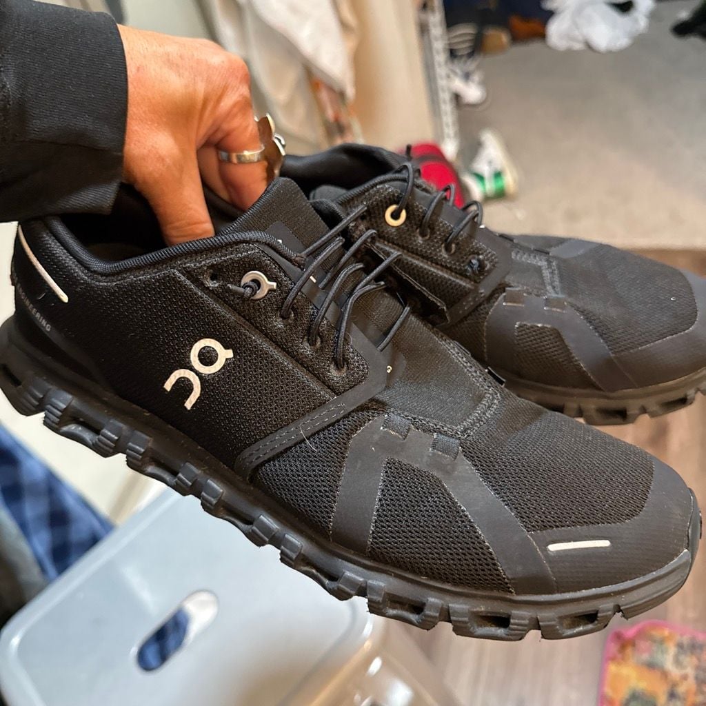 On Running Cloud 5 Shoes Black 9.5 4