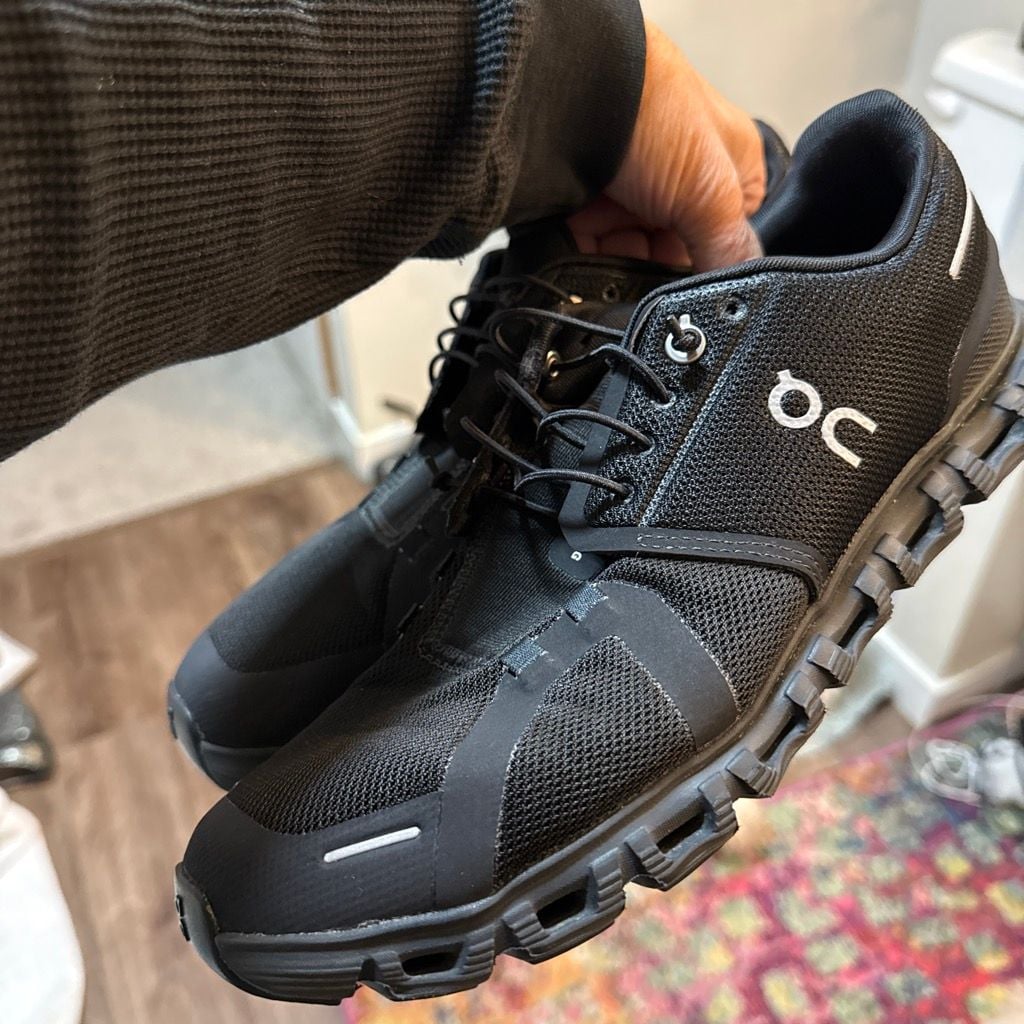 On Running Cloud 5 Shoes Black 9.5 5