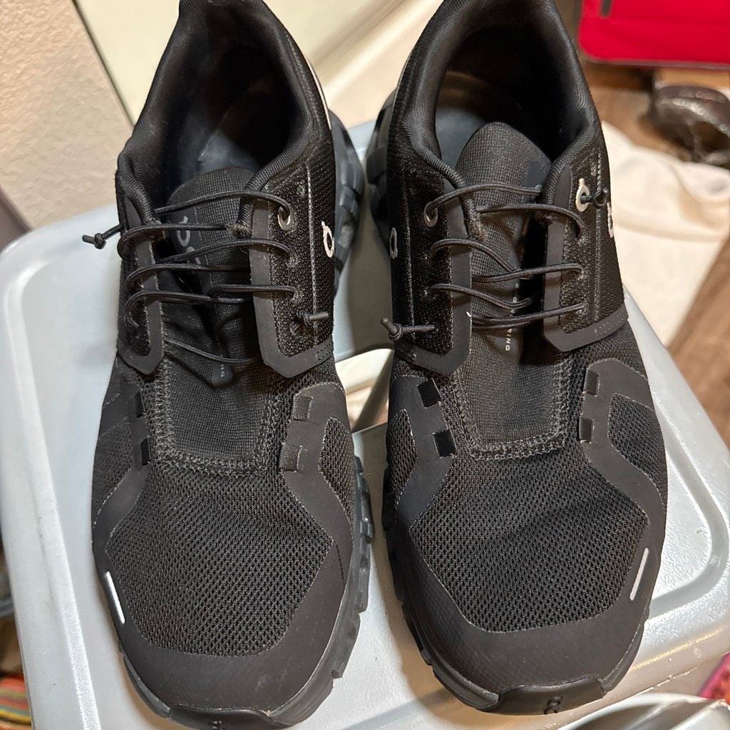 On Running Cloud 5 Shoes Black 9.5 7