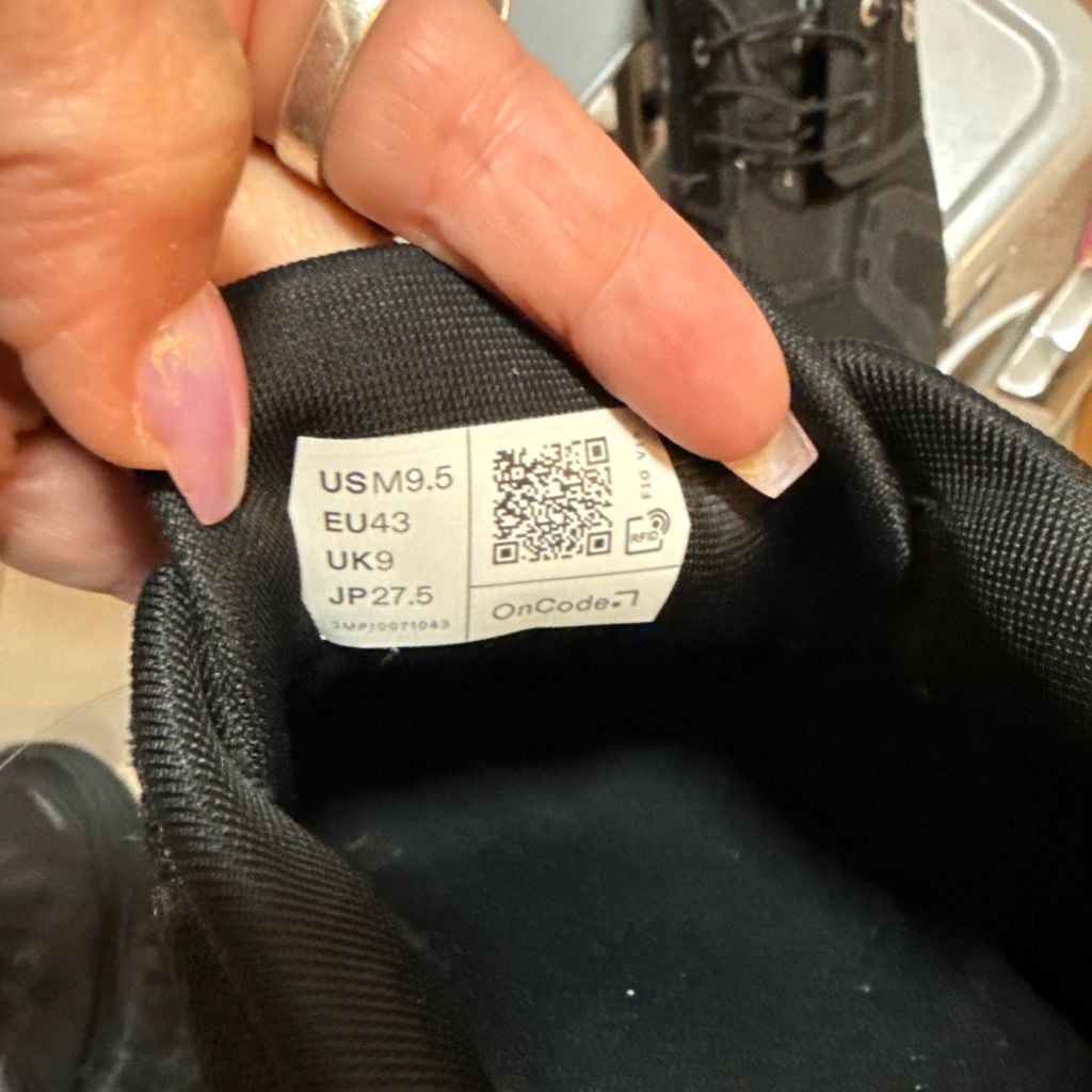 On Running Cloud 5 Shoes Black 9.5 8