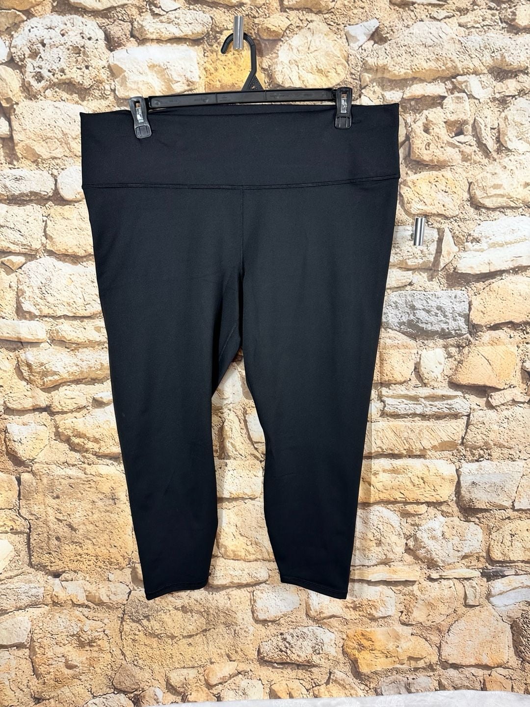Fabletics PowerHold Leggings Size 3X Black Crop Athletic Pants 6