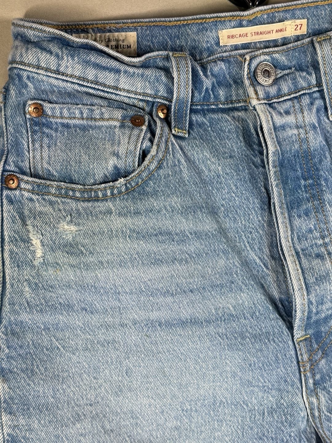 Levi's Ribcage Straight Ankle Jeans Size 27 Light Wash Distressed 7