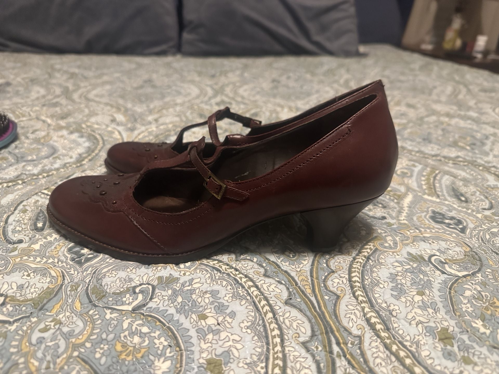 Aerosoles Brown Leather T-Strap Heels 4