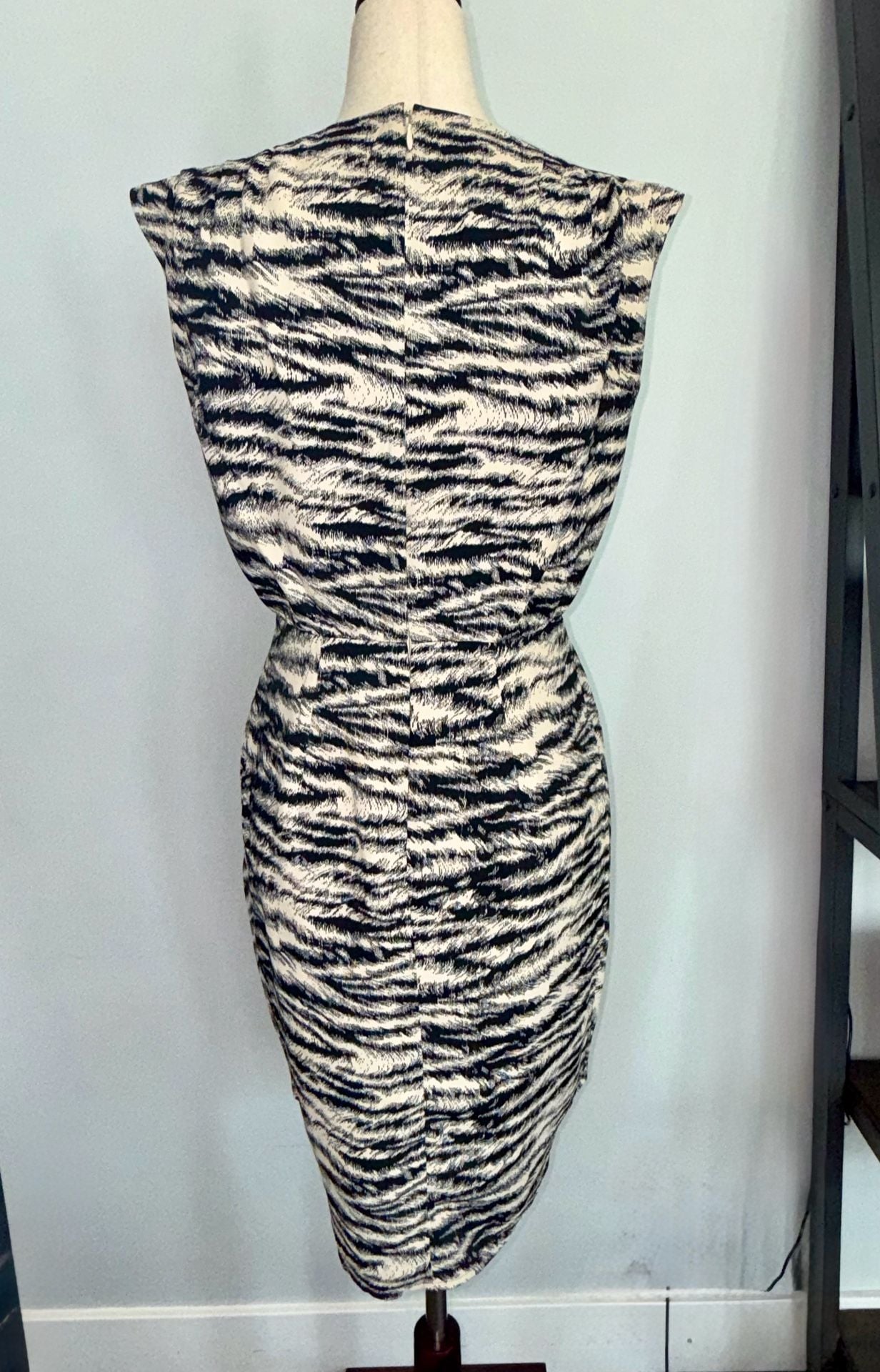 Express Dress Size XS Animal Print V-Neck Sleeveless Cocktail 3