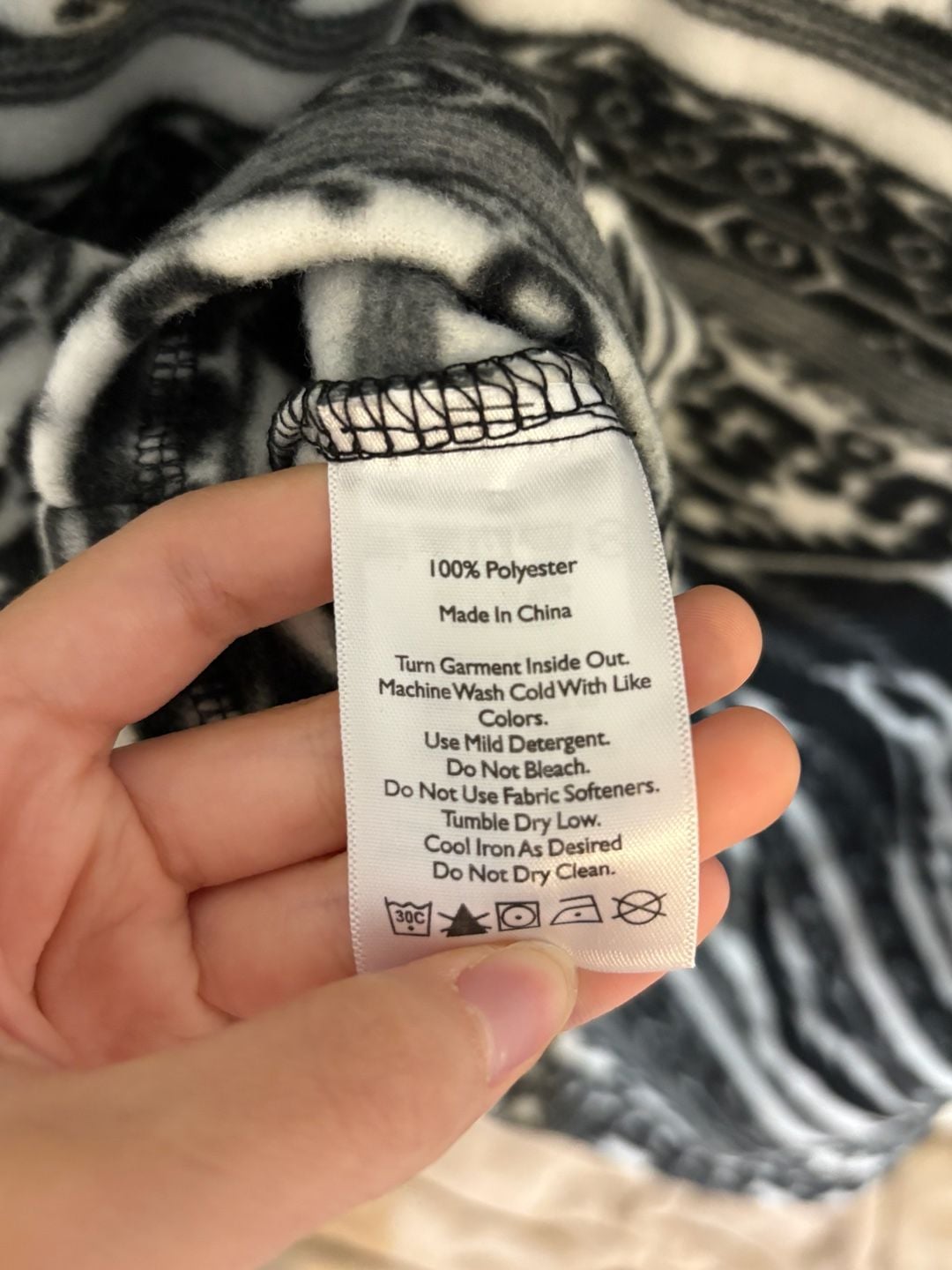 Eddie Bauer Fleece 1/4 Zip Size XL Black White Aztec Pattern Ultrasoft 6