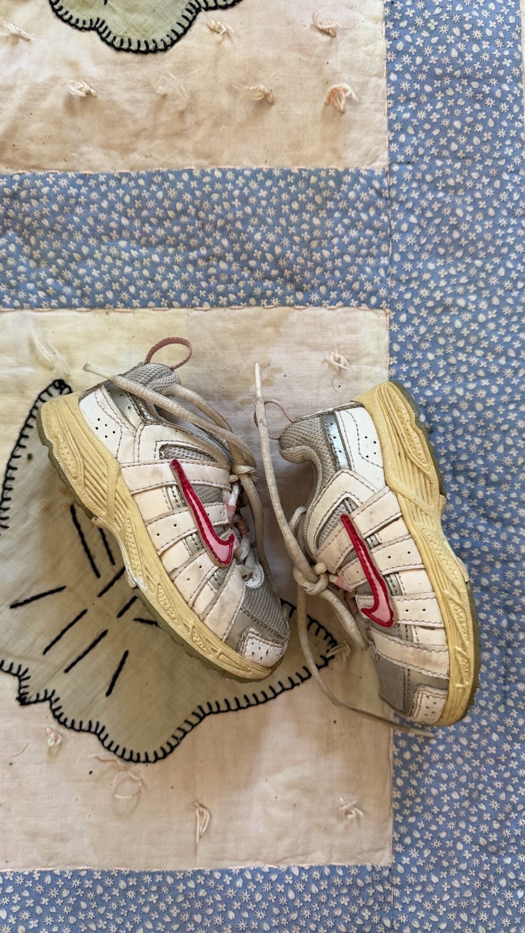 Vintage 90s Nike Sneakers 2