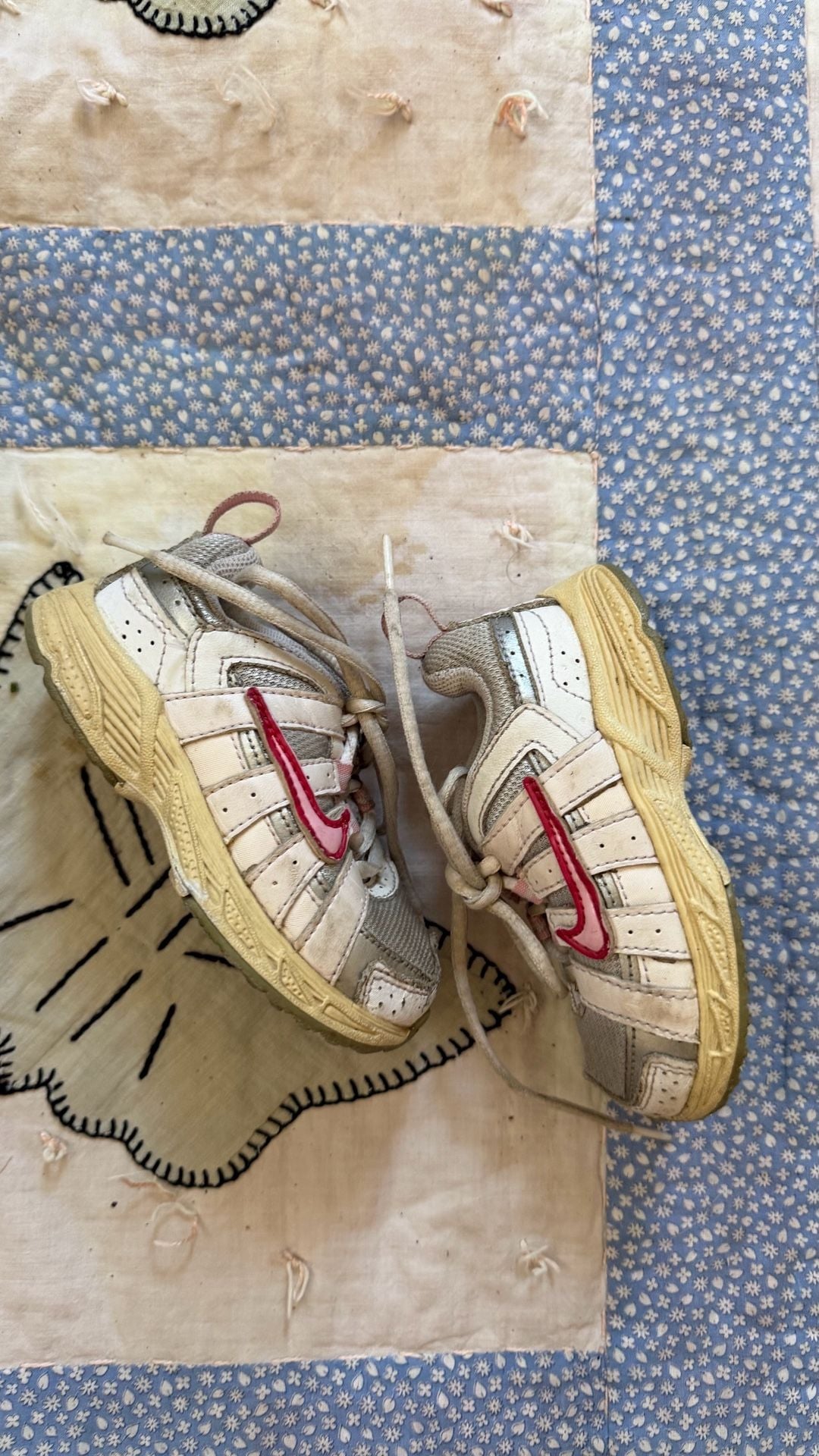 Vintage 90s Nike Sneakers 4