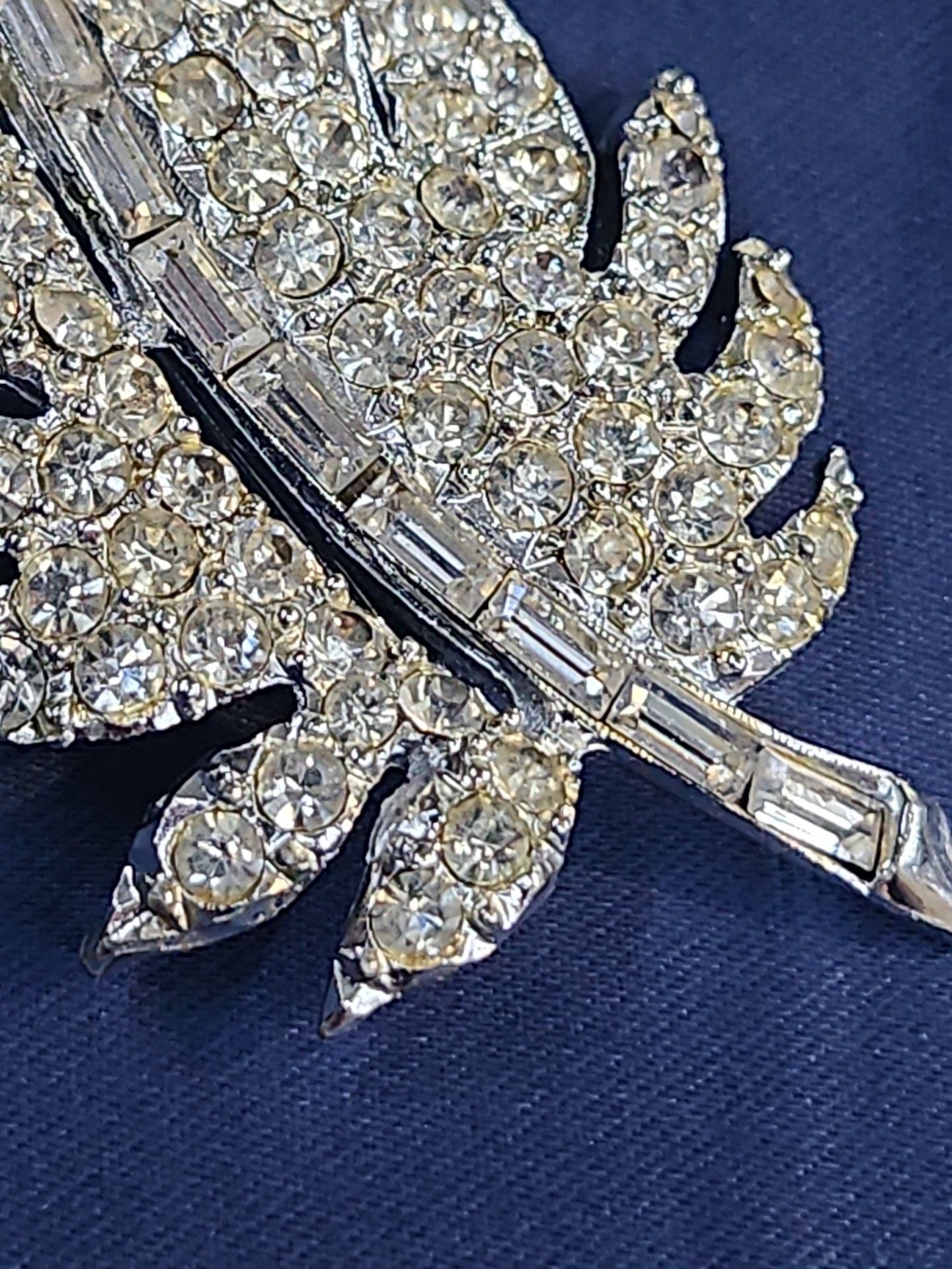Crest Pell Vintage Rhinestone Leaf Brooch Silver Tone 3