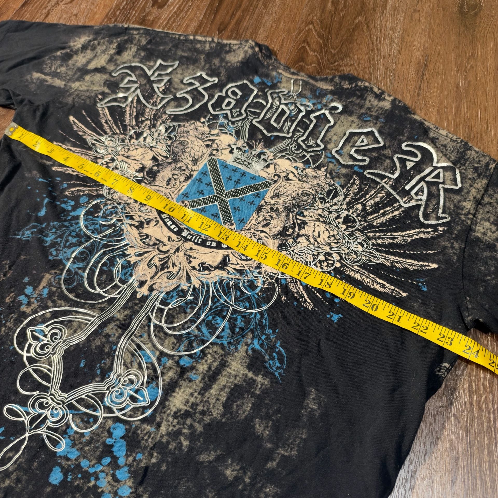 Xzavier Graphic T-Shirt Size L Black Rhinestone Crest Y2K
Affliction Style 7