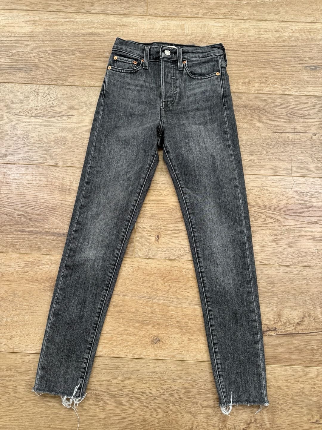 Levi’s Wedgie Skinny Jeans Women’s 24 Washed Black High Rise Raw Hem 3