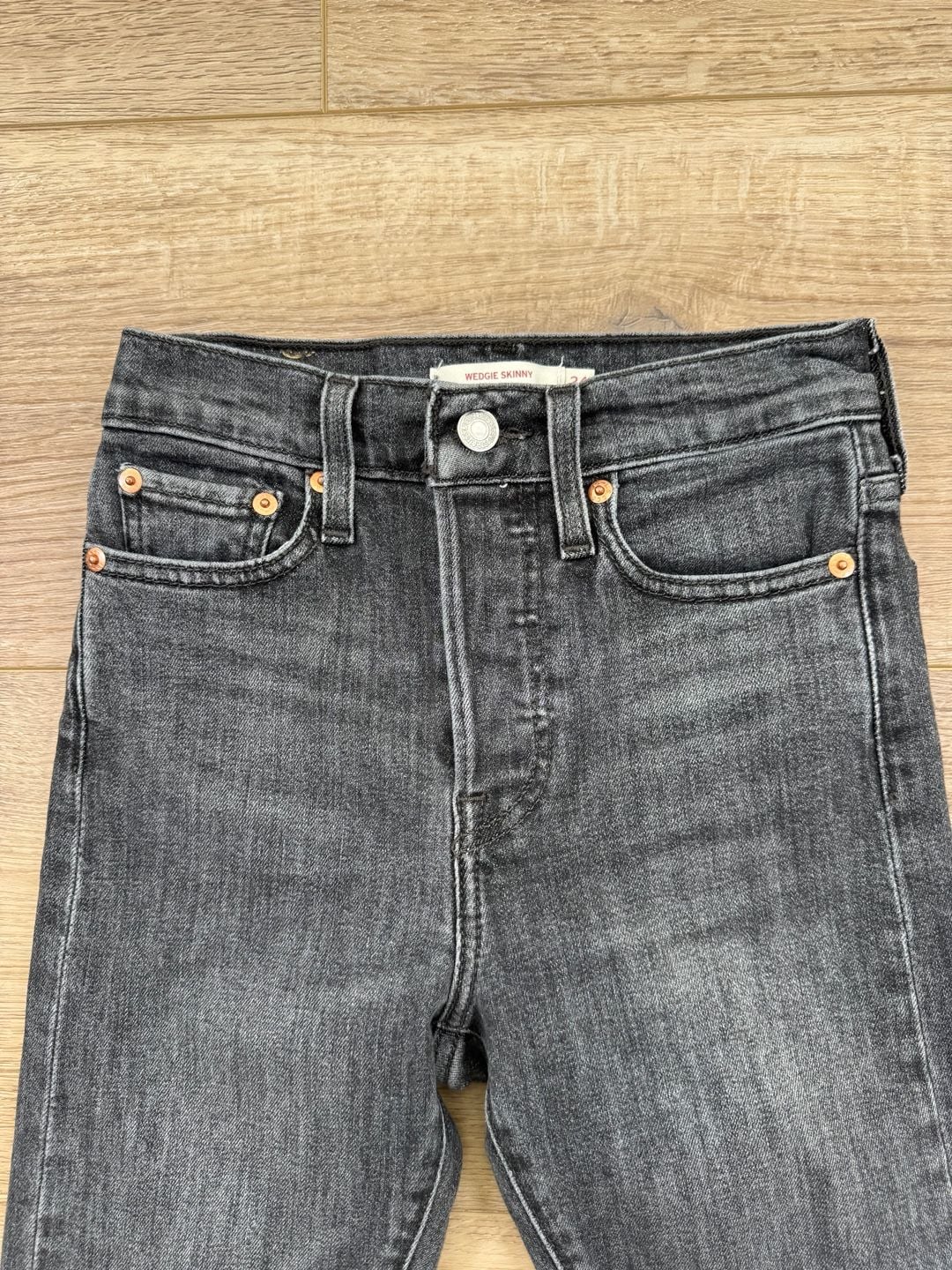 Levi’s Wedgie Skinny Jeans Women’s 24 Washed Black High Rise Raw Hem 4