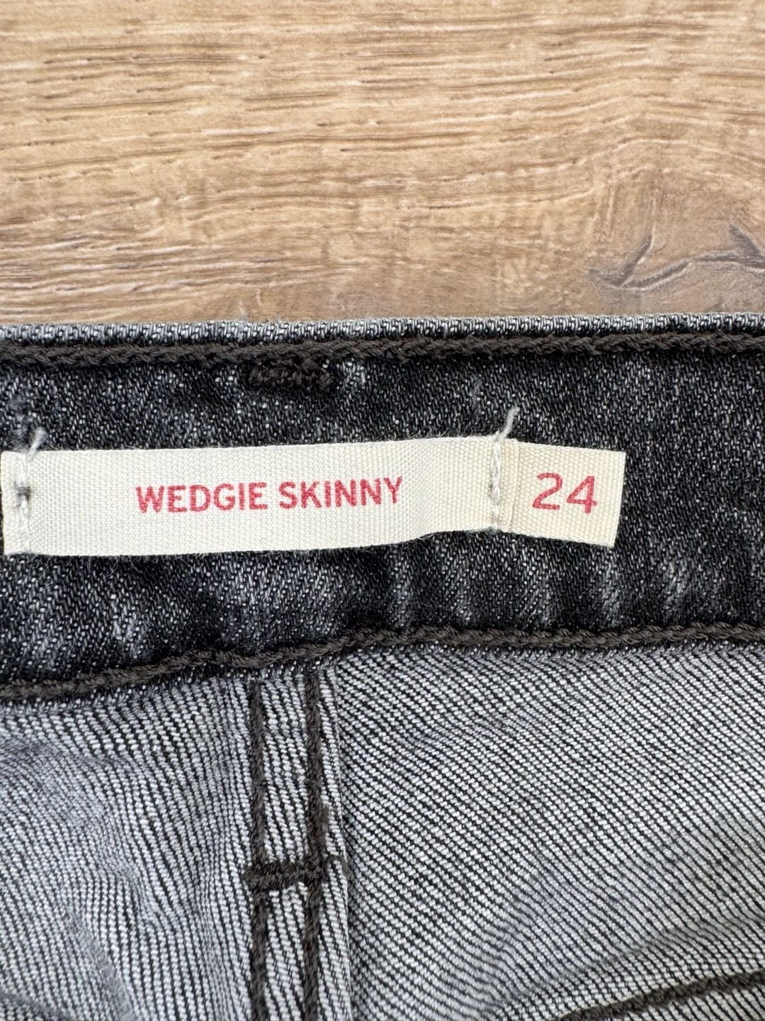 Levi’s Wedgie Skinny Jeans Women’s 24 Washed Black High Rise Raw Hem 6