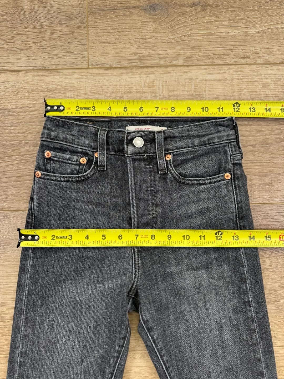 Levi’s Wedgie Skinny Jeans Women’s 24 Washed Black High Rise Raw Hem 9