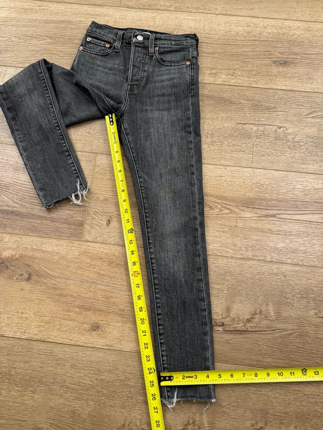 Levi’s Wedgie Skinny Jeans Women’s 24 Washed Black High Rise Raw Hem 10