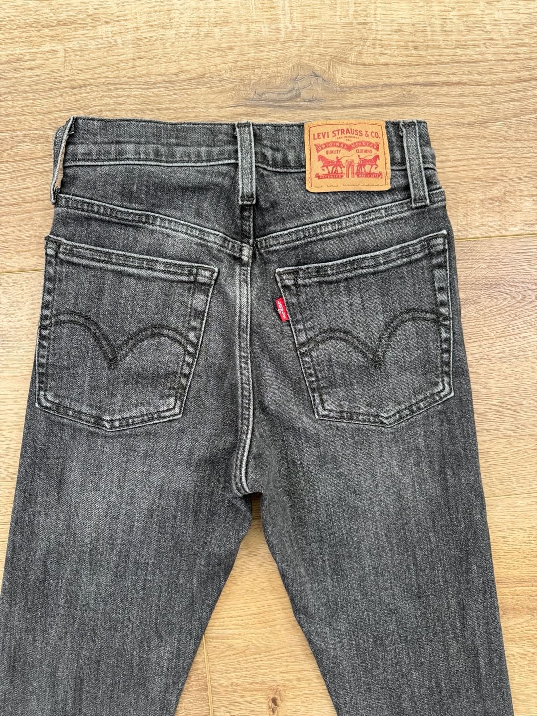 Levi’s Wedgie Skinny Jeans Women’s 24 Washed Black High Rise Raw Hem 12