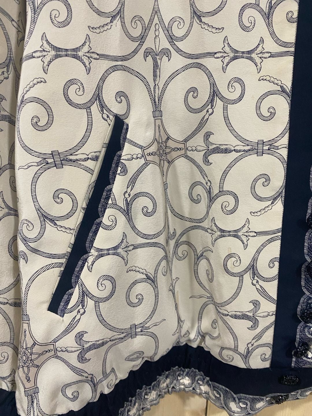 Peter Nygard Scroll Print 100% silk Bomber Jacket Size 14 Blue Cream 7