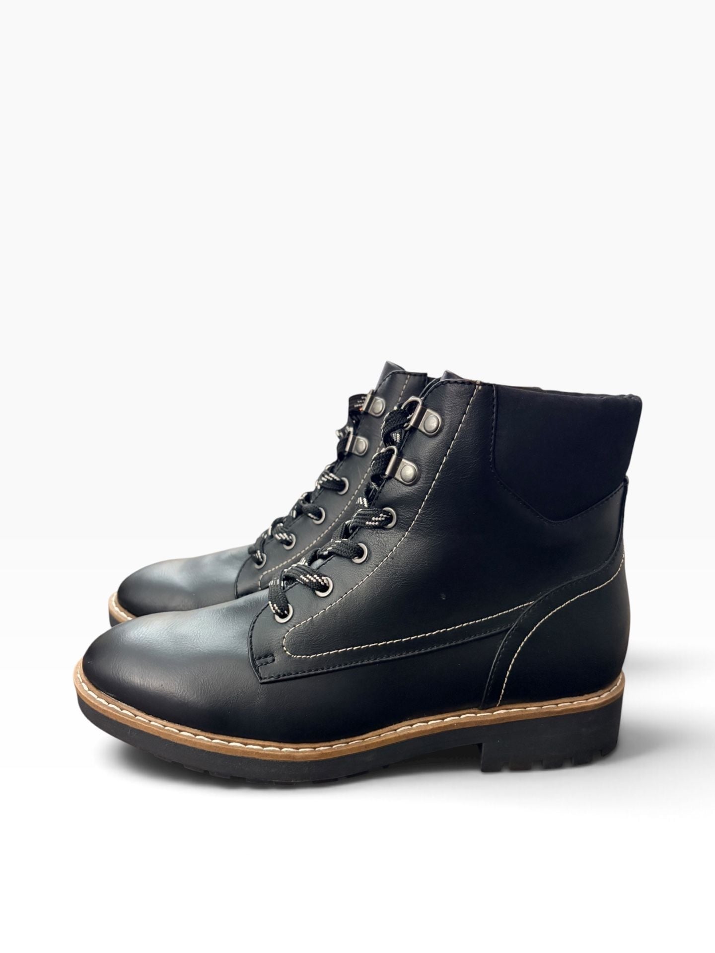 St. John's Bay Durham Boots Size 7M Black Faux Leather 9