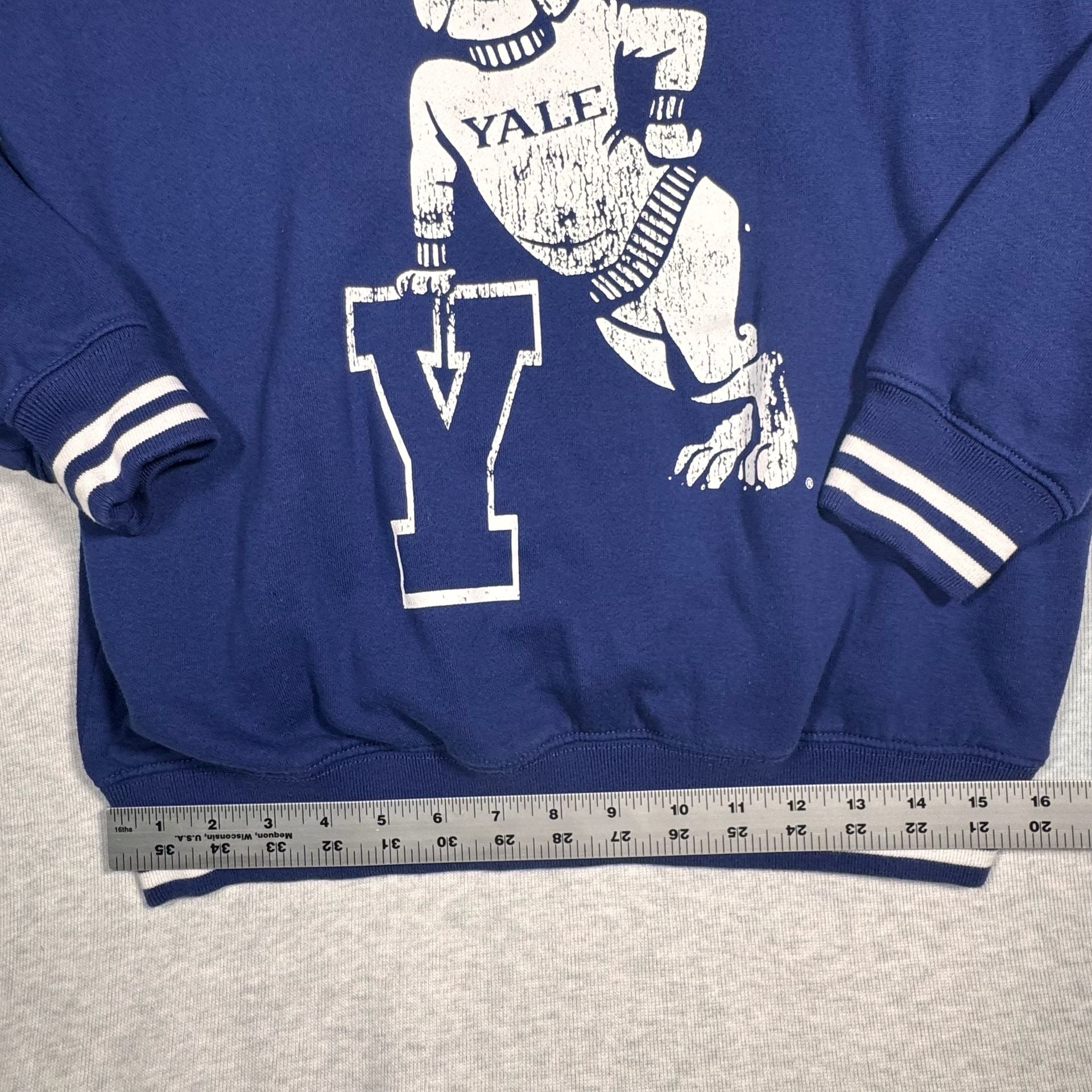 Yale University Sweatshirt Size L Blue Bulldog Graphic Crewneck 3