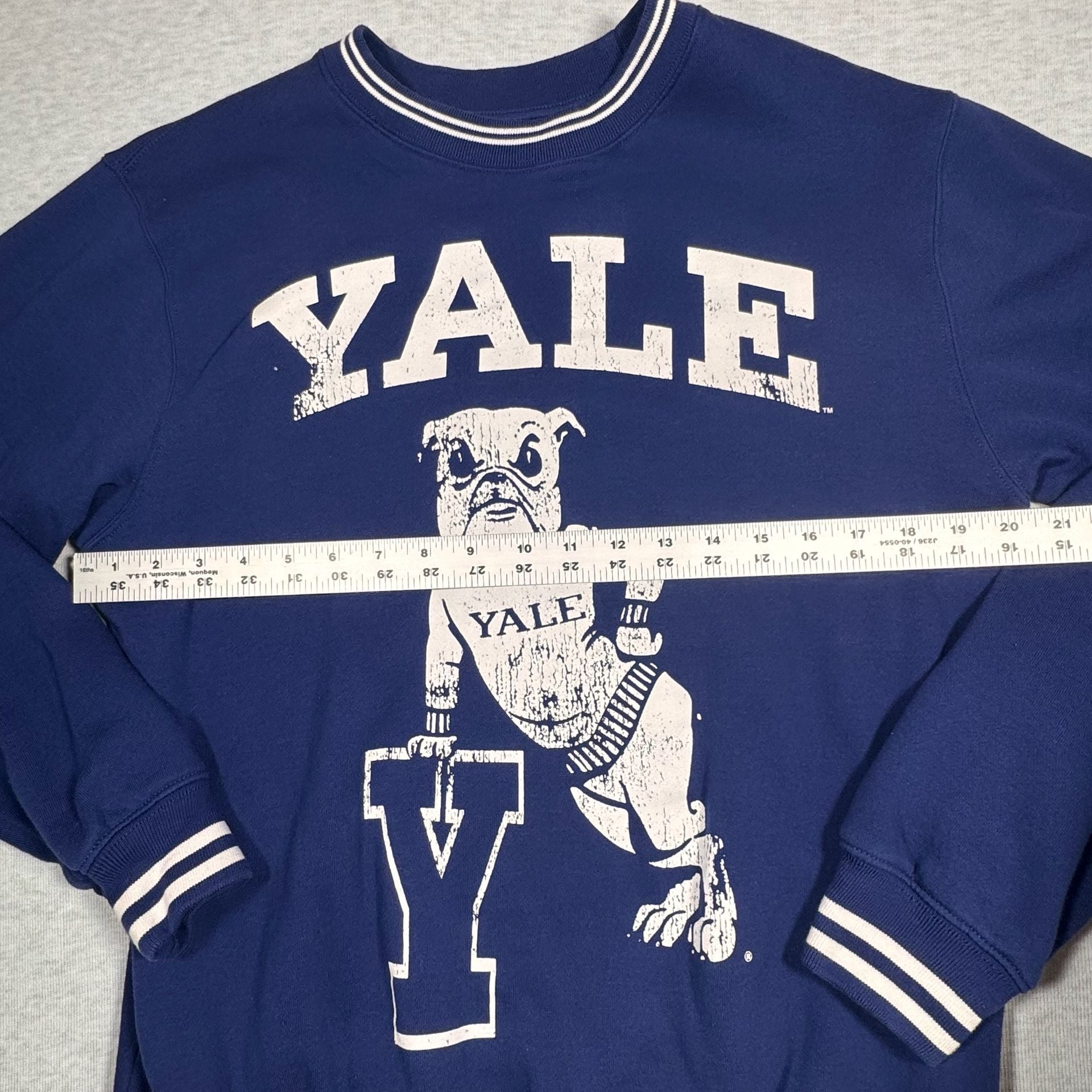 Yale University Sweatshirt Size L Blue Bulldog Graphic Crewneck 4