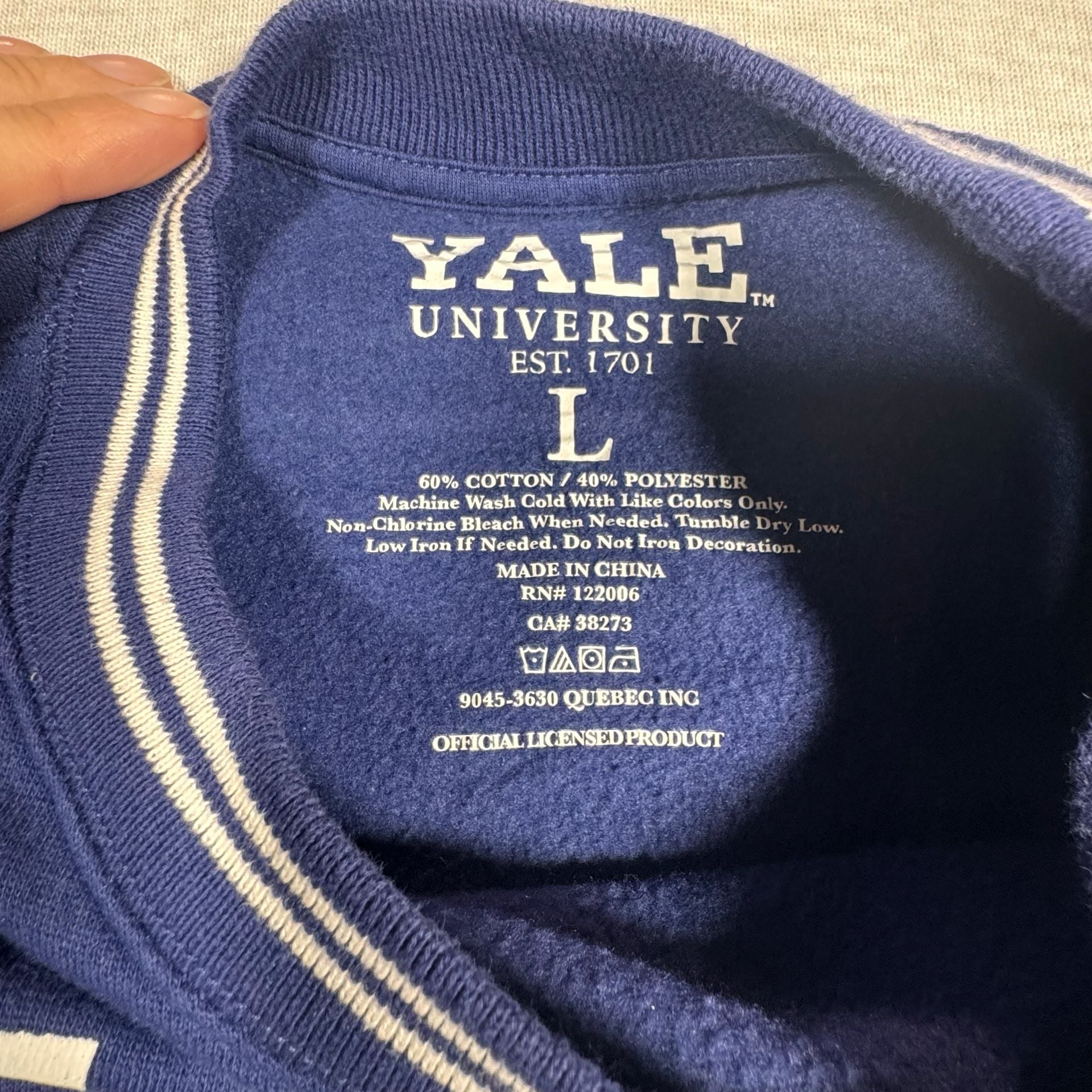 Yale University Sweatshirt Size L Blue Bulldog Graphic Crewneck 7