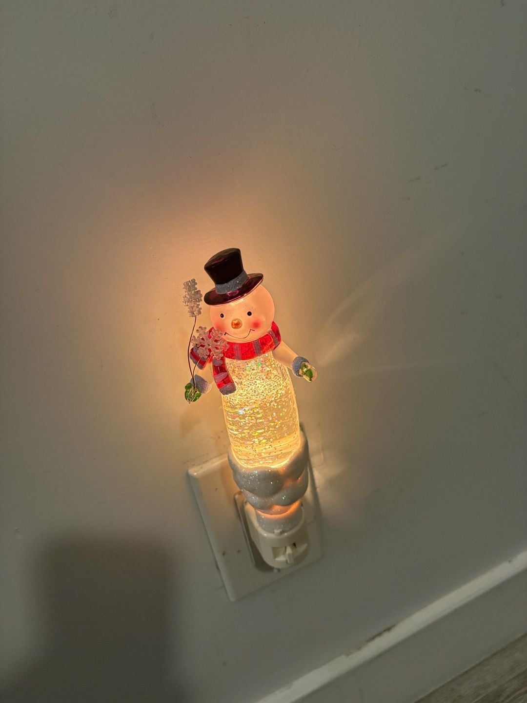 Bath & Body Works Snowman Glitter Globe Nightlight Plug-In 3