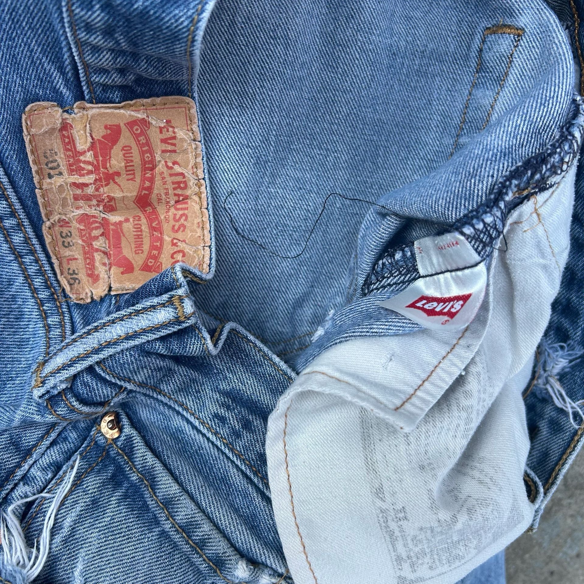 Vintage Levi's 501 Button Fly Jeans Y2K 4