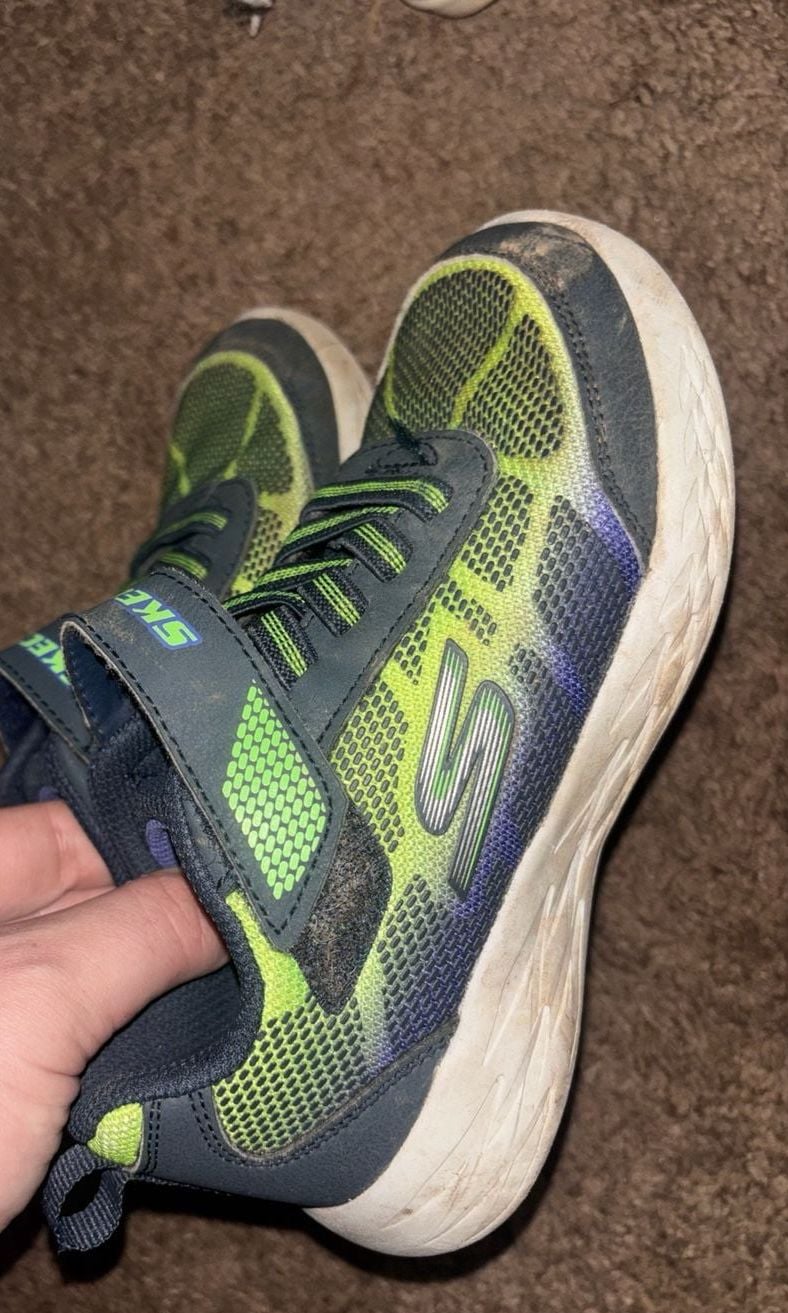Skechers Sneakers Green Black (will clean before shipping) 2