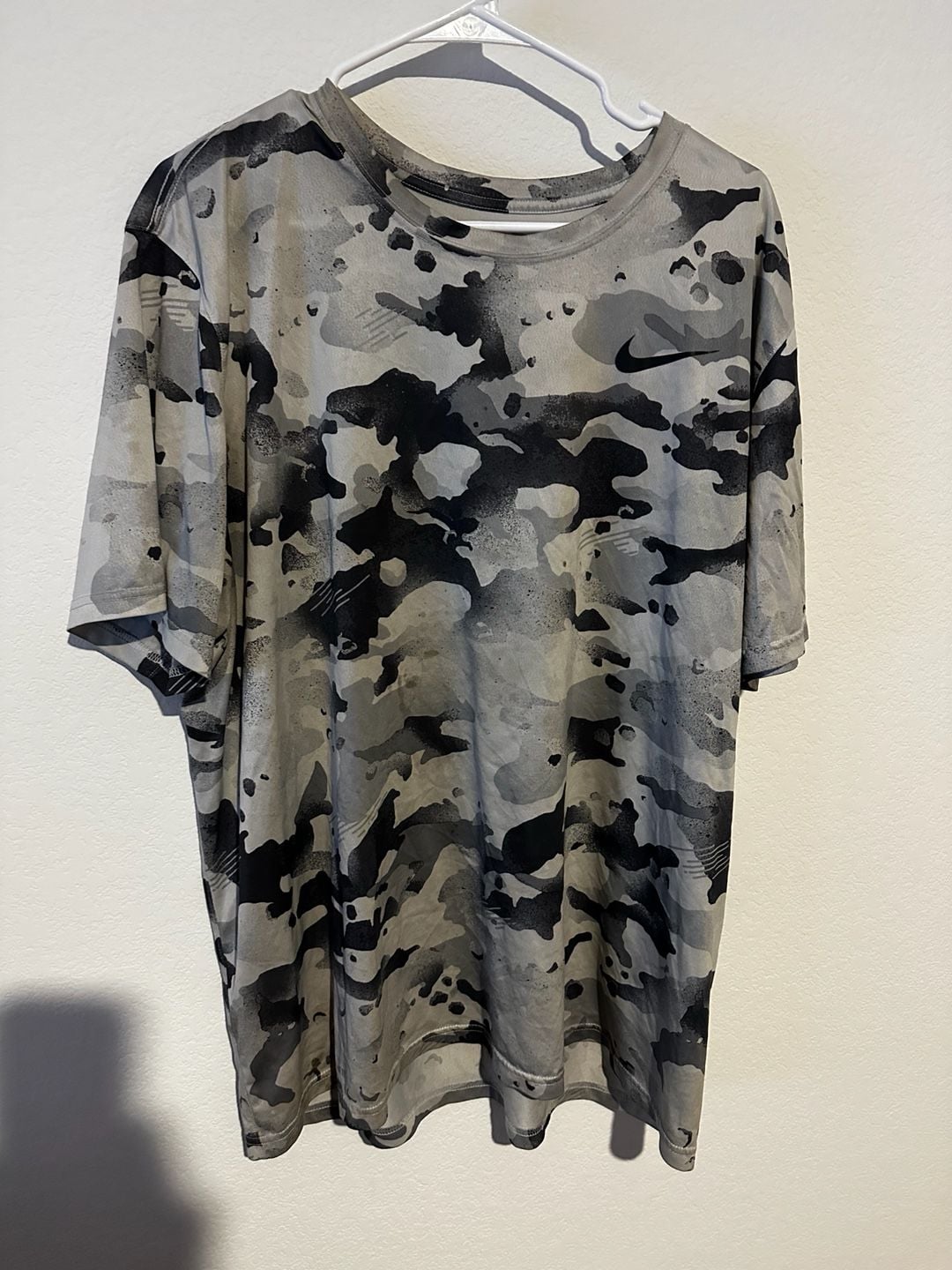 Nike The Nike Tee Camo Dri-Fit Size 2XL Gray T-Shirt 2